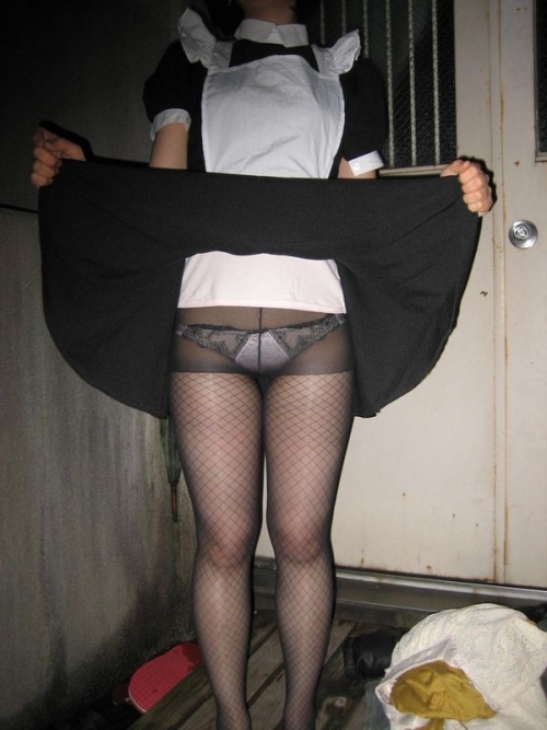 【三次】スカートをたくし上げている女の子のエロ画像part2・8枚目