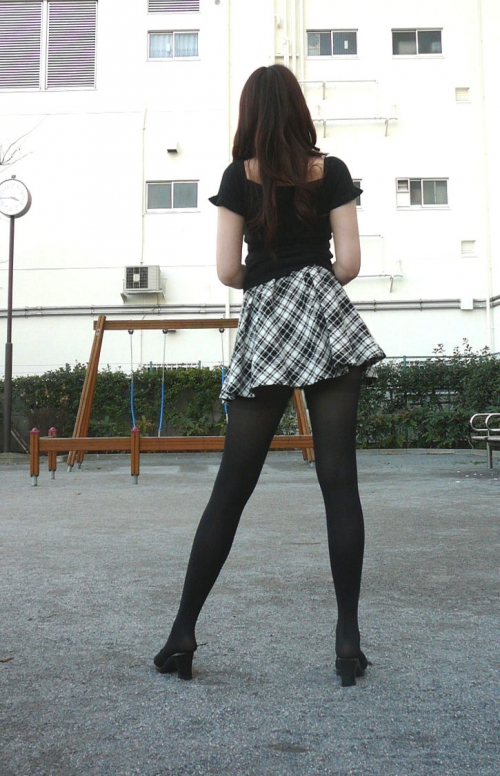 【三次】黒タイツや黒パンストを履いた女の子のエロ画像・6枚目