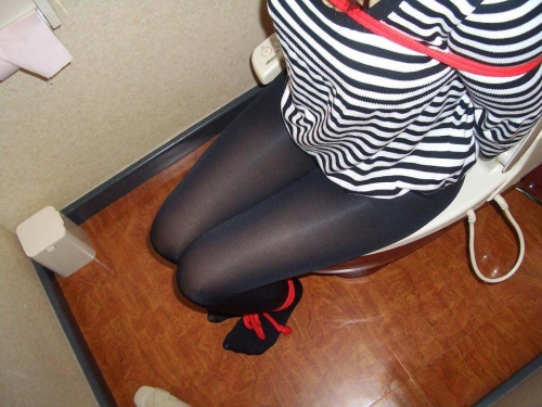 【三次】黒ストや黒タイツを履いた女の子のエロ画像・12枚目